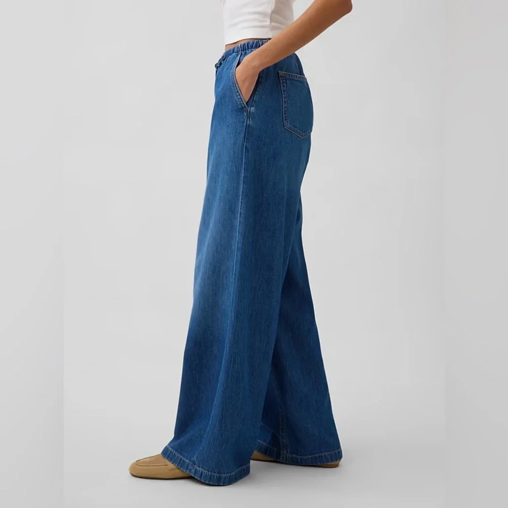 NWT! GAP Medium Indigo Mid Rise UltraSoft Easy Baggy Jeans - 863856 🩷 - Picture 3 of 7